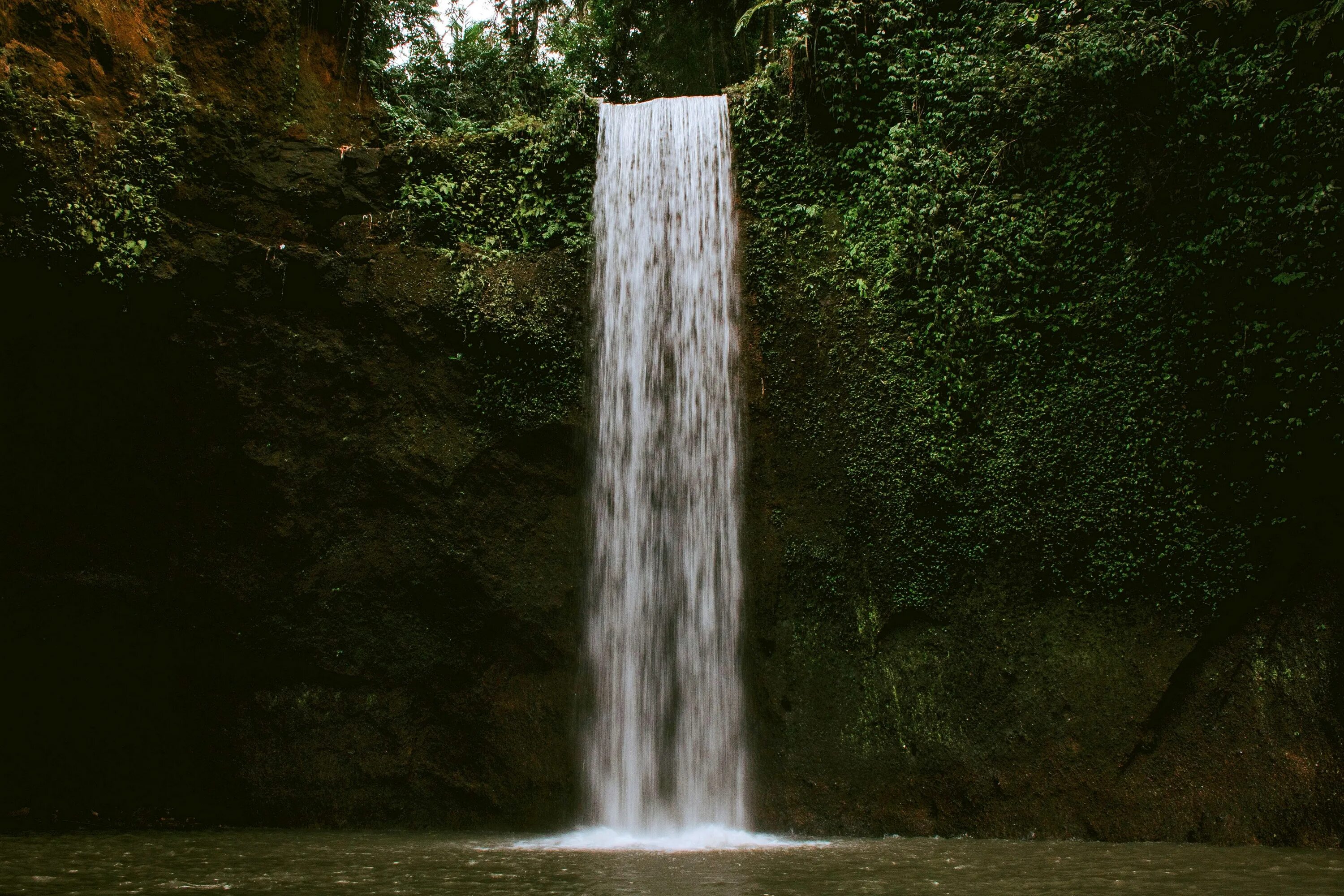 Tibumana Waterfall. Tibumana Waterfall Bali. Водопад фото. Водопад картинки гифы. С какой высоты падает вода в водопаде