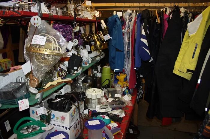 Сдать одежду тюмень. Комиссионные вещи. Сдать одежду тюмень. Пункт приема одежды тюмень. Модный город тула секонхэнд.