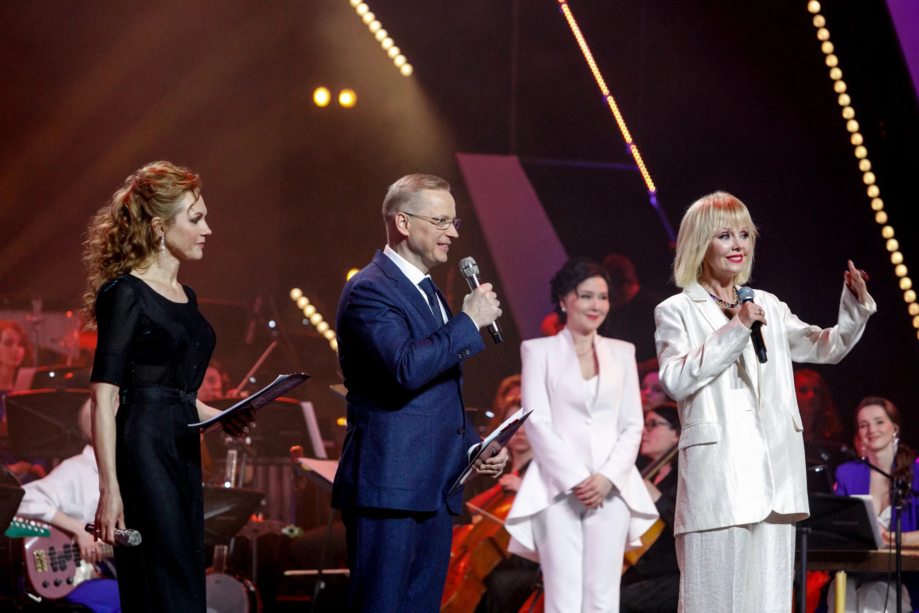 Фестиваль дорога на ялту 2021 ведущая. Дорога на ялту фестиваль. Дорога на ялту фестиваль 2021. Концерт в москве. Дорога на ялту фестиваль.