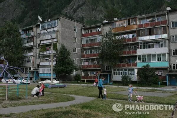 Квартира в черемушках хакасия. Посёлок Черёмушки Хакасия. Город Черемушки Хакасия. Поселок Черемушки Хакасия дом 79. Черемушки Саяногорск.