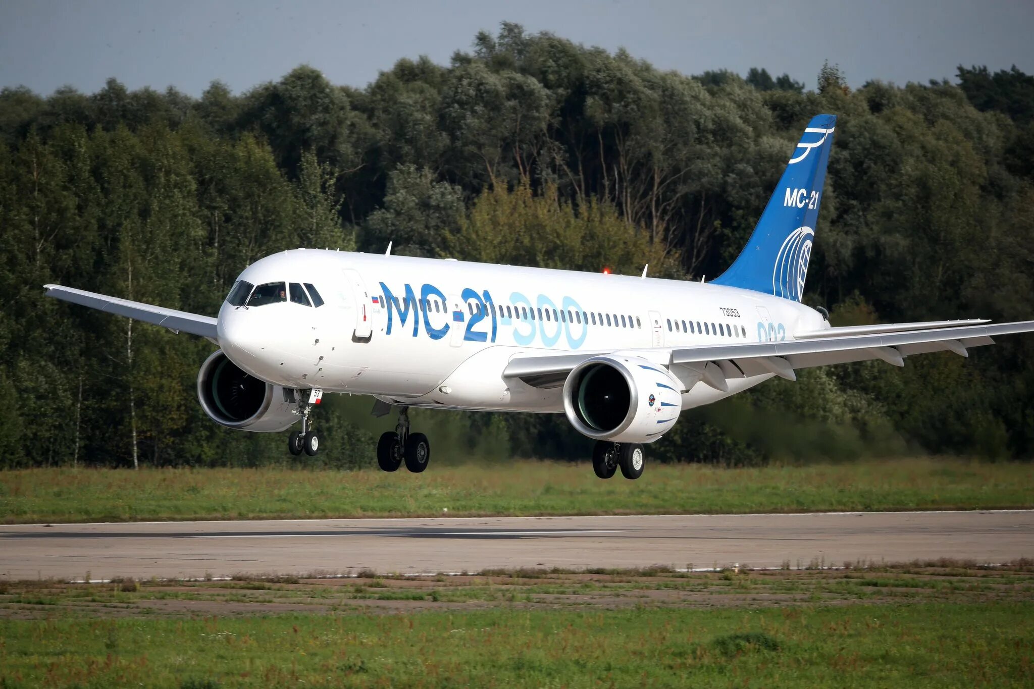 Российский самолет мс. МС 21 300. Мс21 самолет. MC 21 300 самолет. Irkut MC-21-300 самолет.