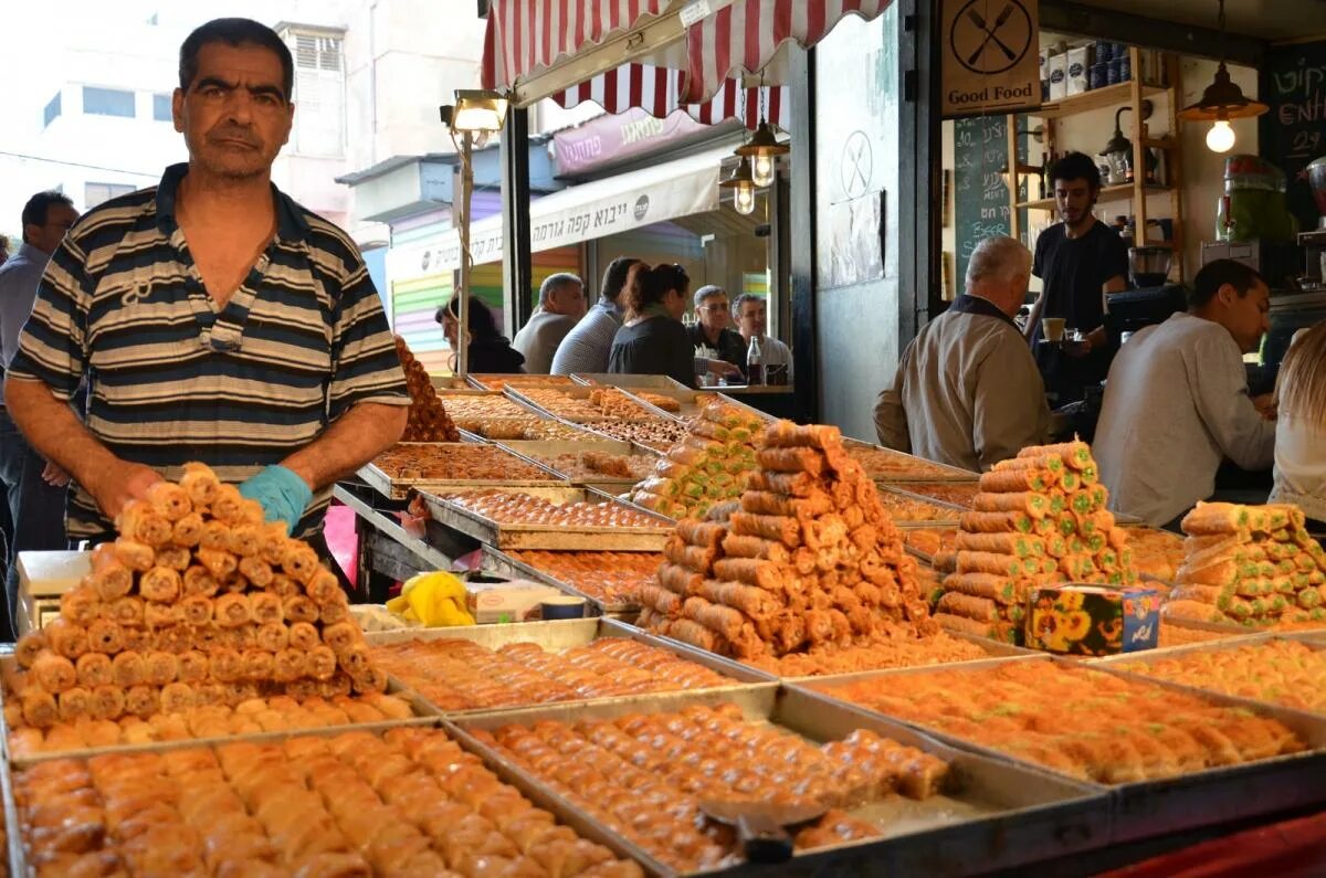 Восточный базар сладости. Турецкий рынок. Турецкие сладости на базаре. Турецкие сладости на рынке. Сладости израиля