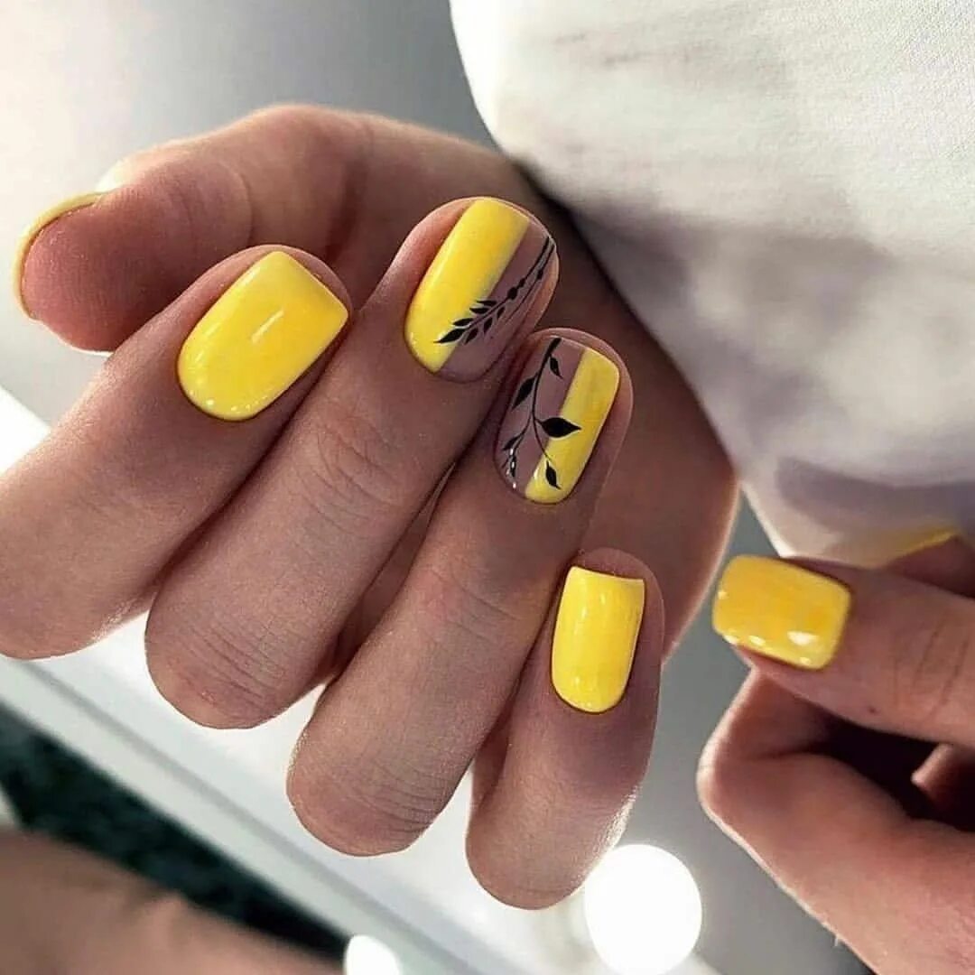 Дизайны желтых маникюр ногтей