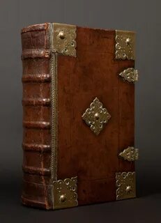 Большая старинная книга