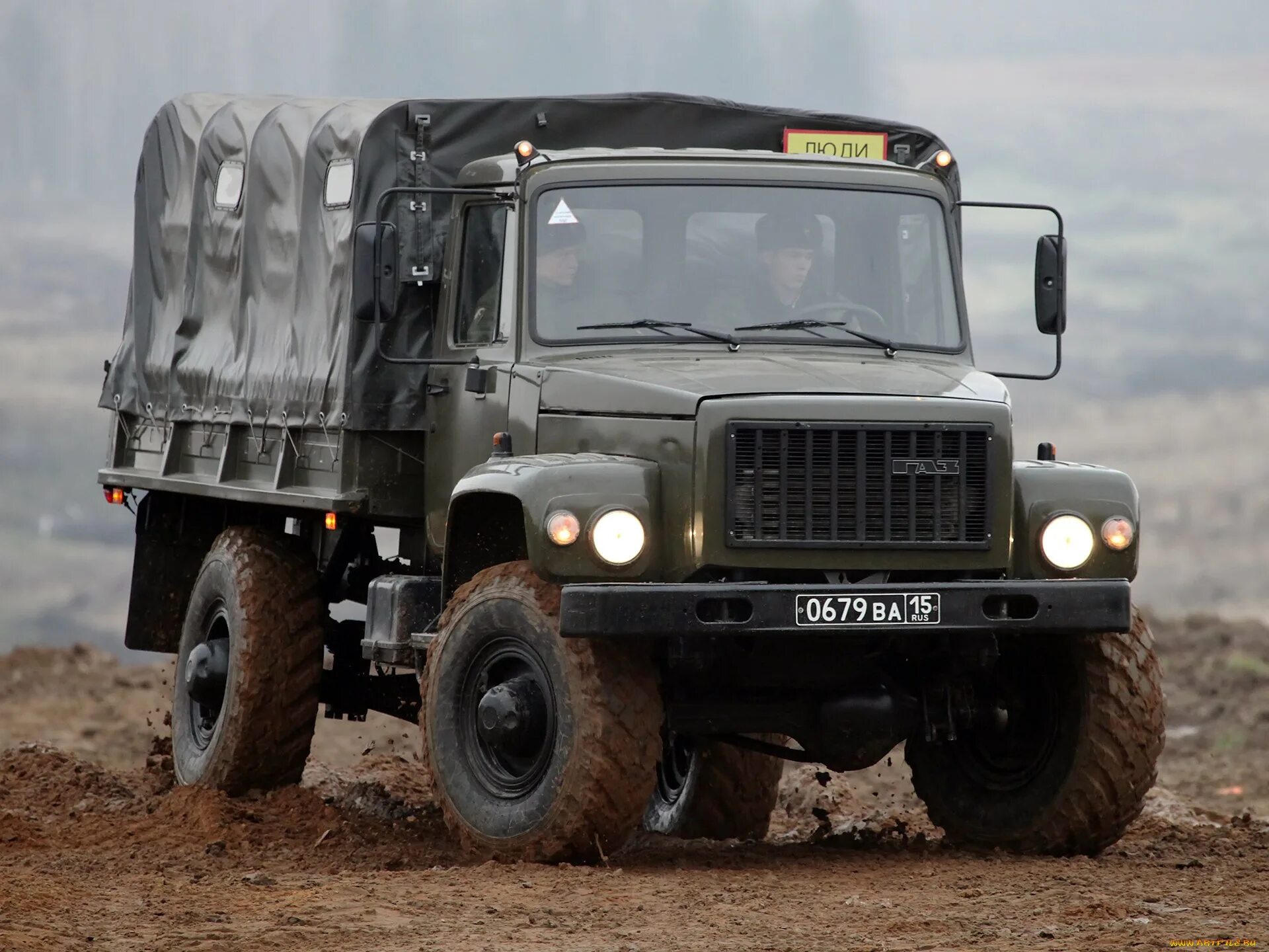 ГАЗ 3308. ГАЗ 3308 военный. ГАЗ 3308 Садко военный. ГАЗ-33088 Садко 4х4. Грузовые автомобили рф