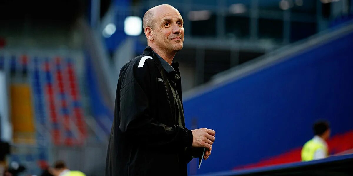 Фк енисей красноярск директора. Тренер фк енисей красноярск. Тренер фк енисей красноярск. Тренер енисея по футболу. Тренер фк енисей красноярск.