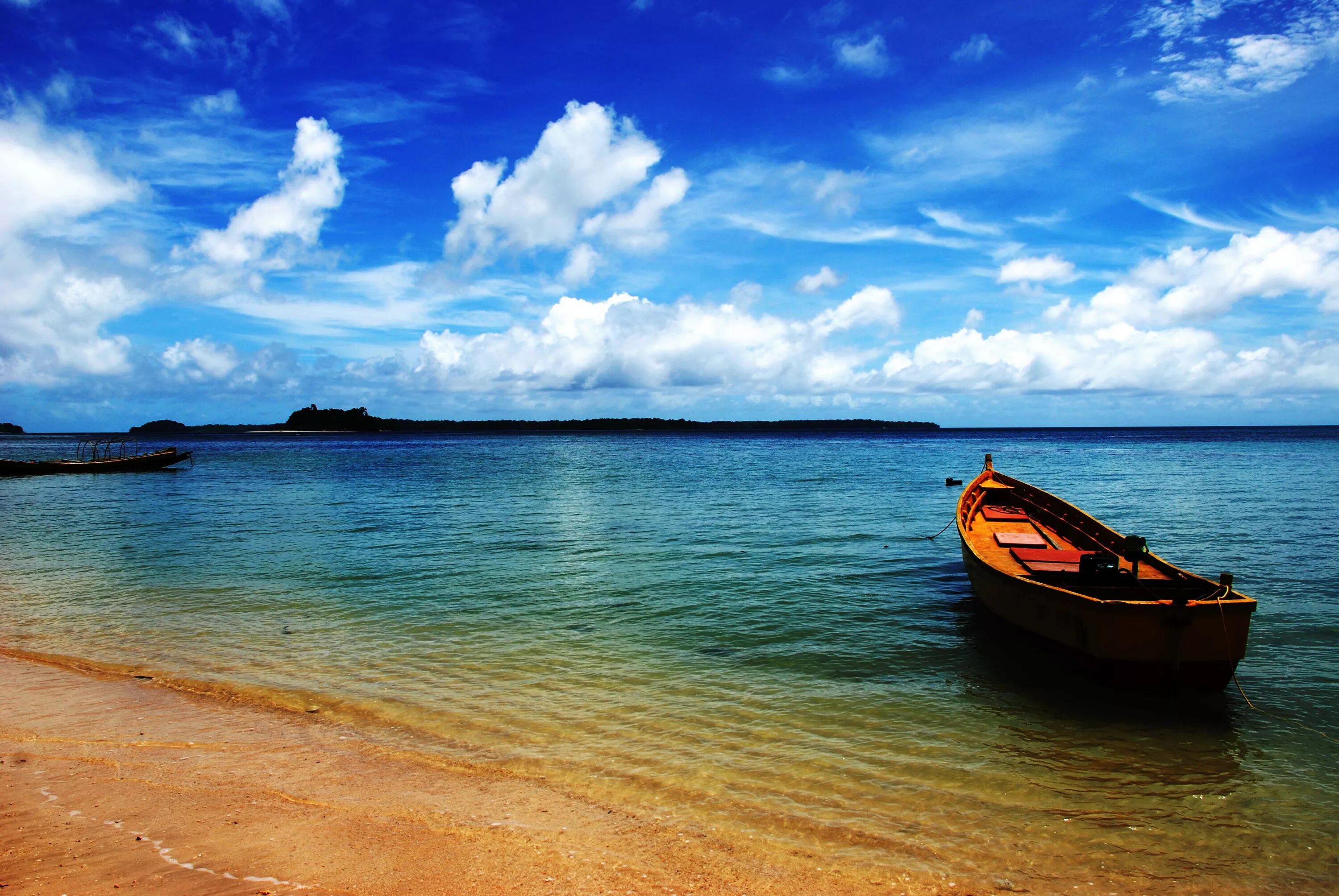 Лодка в море. Шри Ланка лодки. Лодка в океане. Лодка на берегу. Boat island