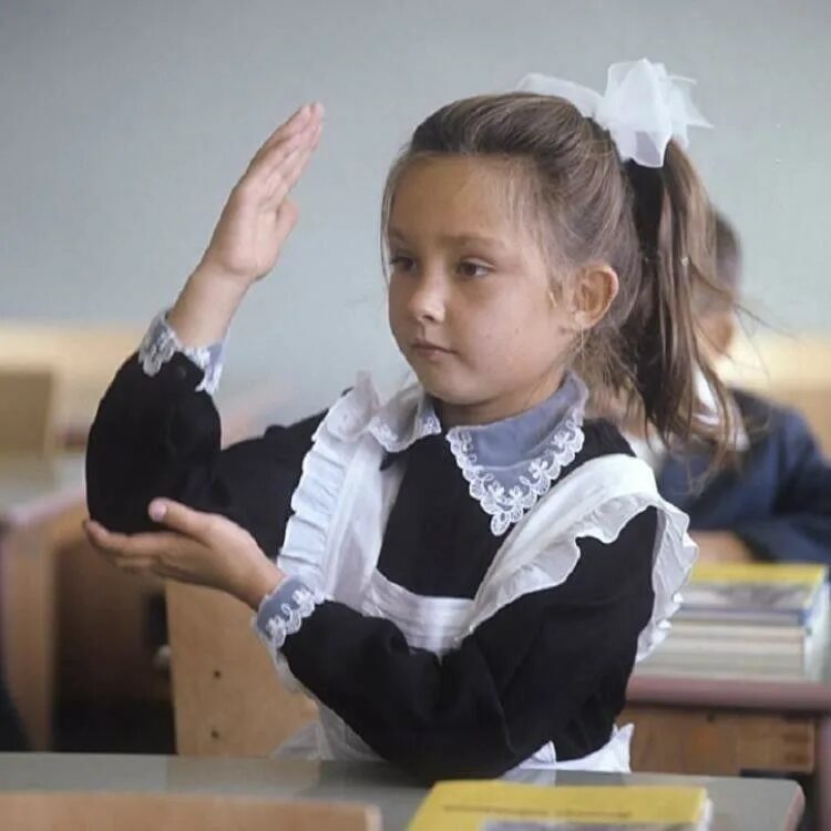 Девочка класс девочка топ. Первоклассница. девочки в школе. школьница первоклассница. ученица в школе.