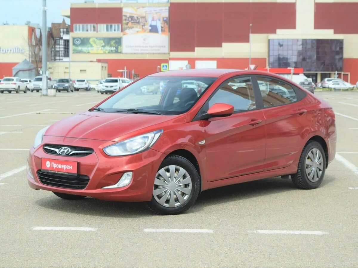 Хэтчбек краснодарский край. Hyundai Solaris 2013 красный. Хендай Солярис цена в Краснодаре.
