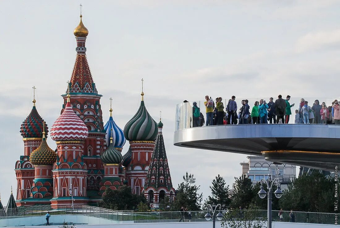 Красная площадь Зарядье. Парк на красной площади в Москве Зарядье. Парк возле красной площади Зарядье. Площадь парка Зарядье. Что можно увидеть в россии