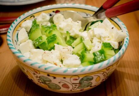 Салат с огурцами рыбой и творожным сыром