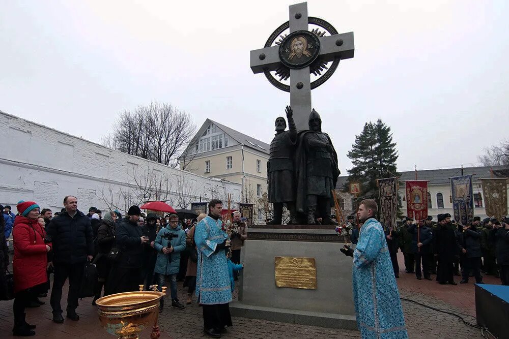 Памятник 1612 года. Ярославль Минина и Пожарского памятник Ярославль. Минин и Пожарский памятник в Ярославле. Ярославль памятник ополчению. Открытие памятника Минину и Пожарскому в Ярославле.