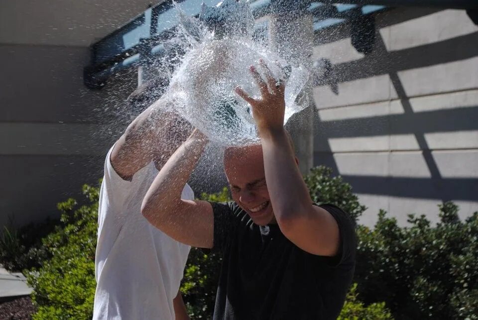 самый нужный момент. самые неожиданные моменты. смешные снимки на батуте. фото в нужный момент. самый нужный момент.