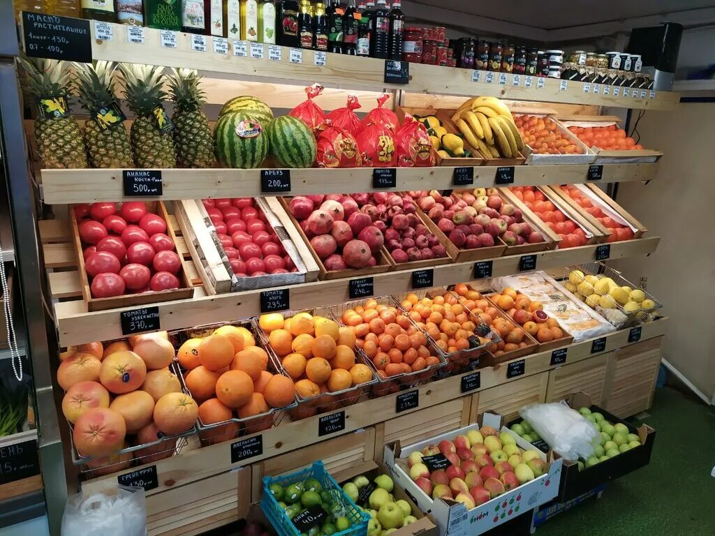 Открыть фруктовый. Магазин овощи фрукты. Фруктовый магазин. Фрукты в магазине. Красивая выкладка овощей и фруктов в магазине.