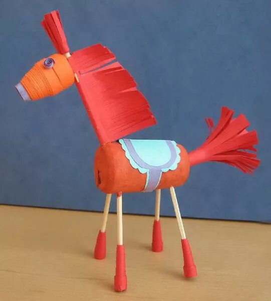 Конструирование лошадка. Поделка конь. Лошадь из подручных материалов. Поделка лошадка. Лошадка из бросового материала.