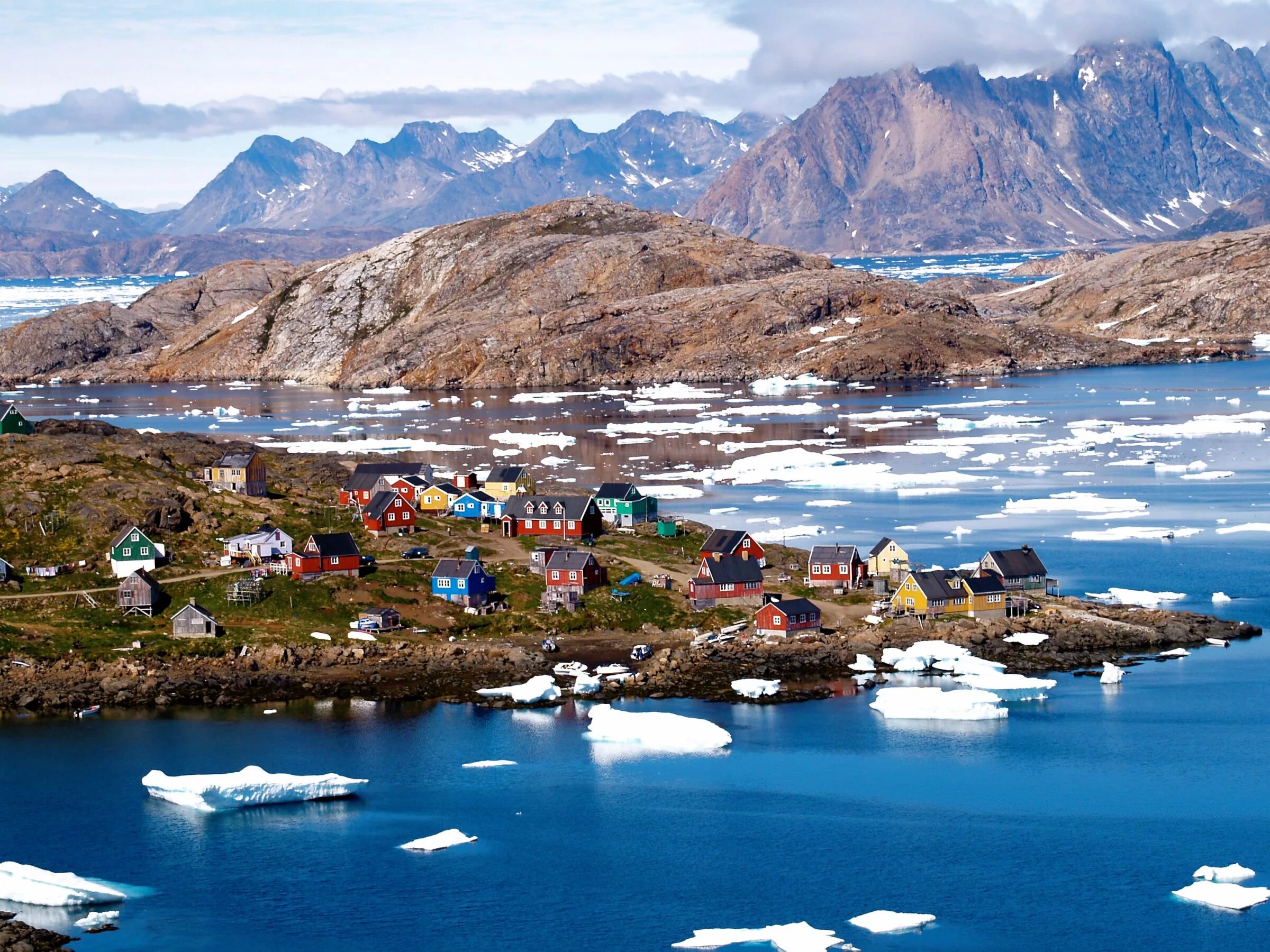 Самый большой остров сша. Нуук Гренландия. Гренландия (остров). Кулусук Гренландия. Иллоккортоормиут Гренландия.