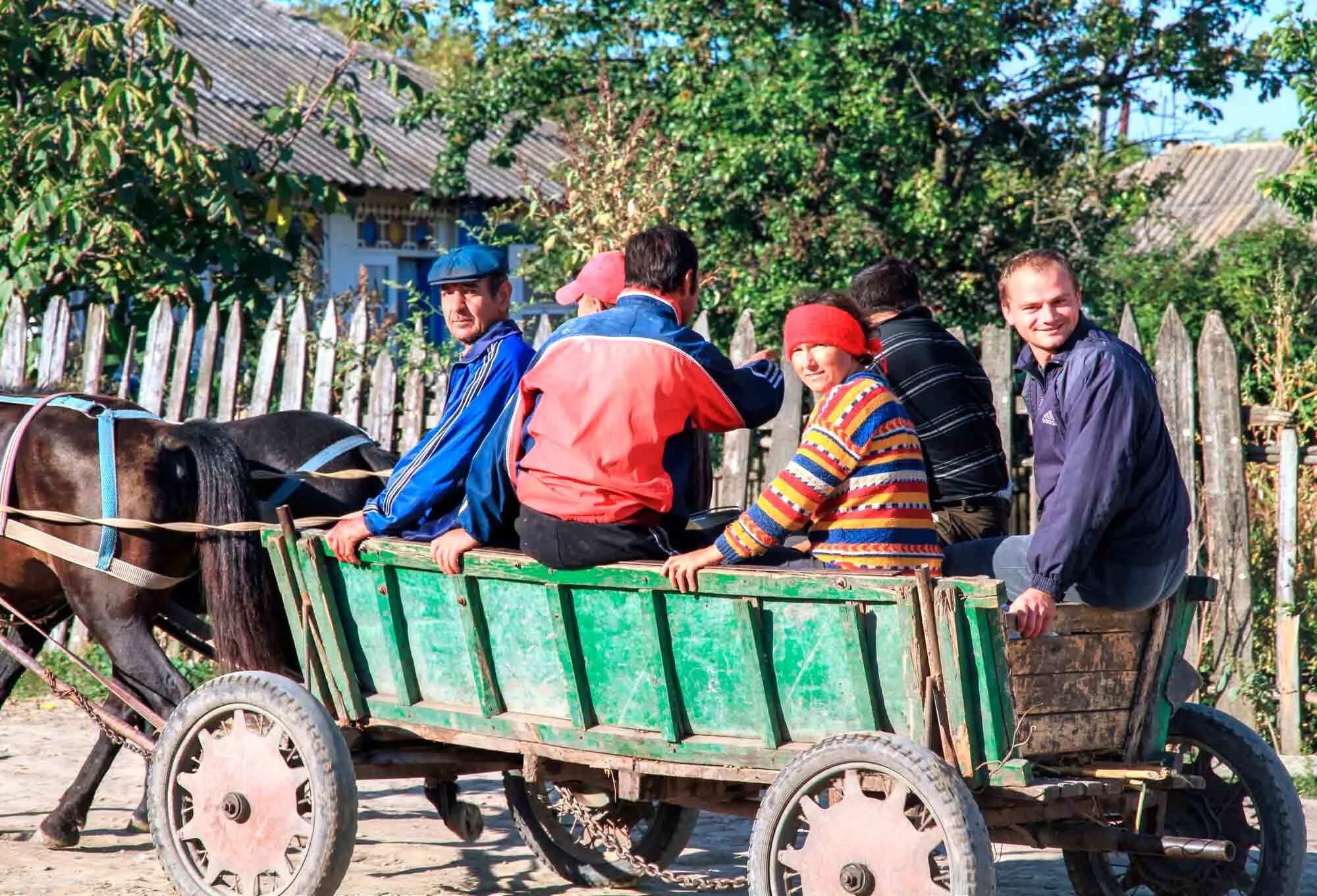 Первого в молдове. Деревня в Молдавии. Молдова село Малкоч. Молдавские села. Молдаване в деревне.