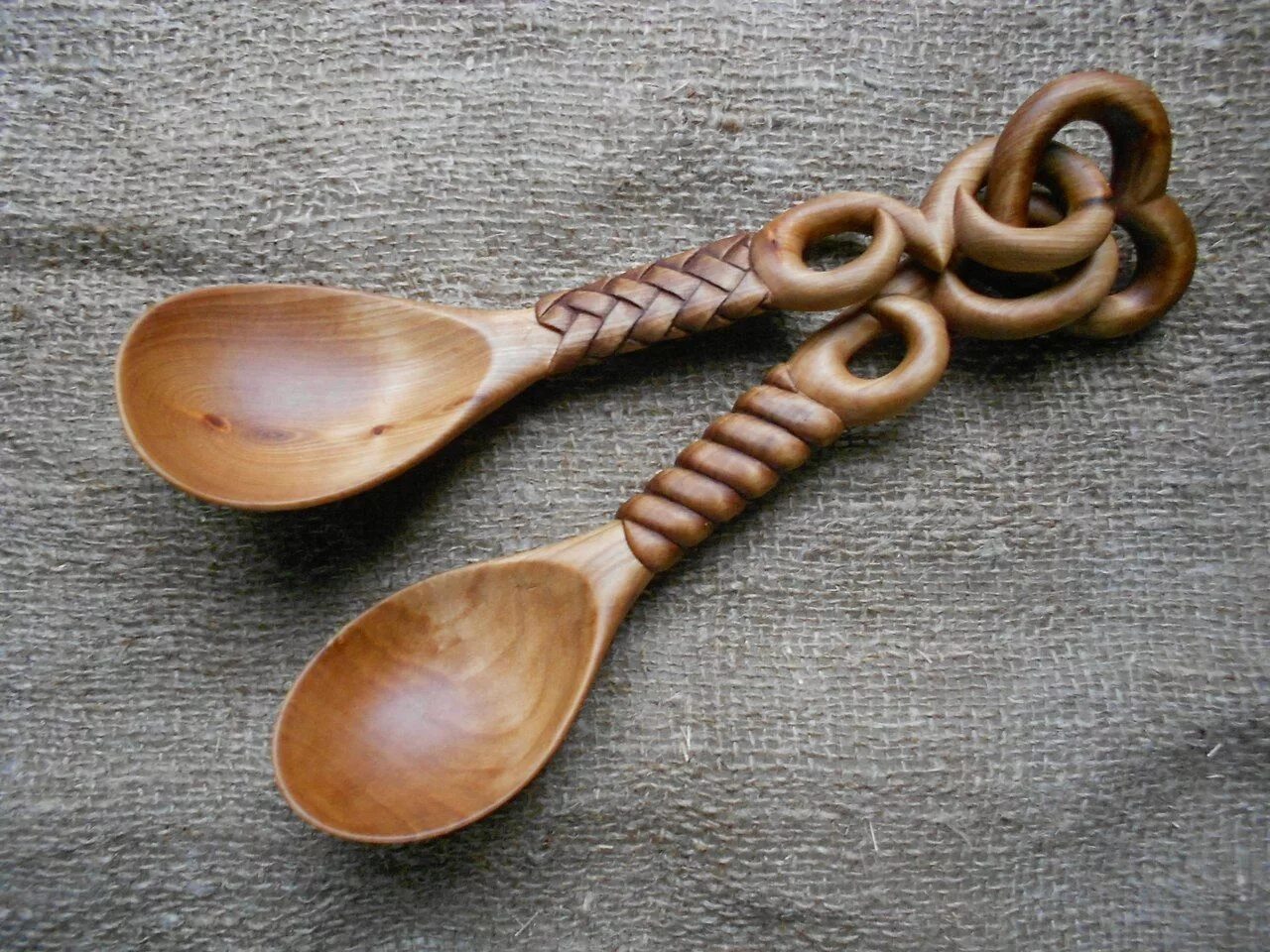 Wooden spoon. Деревянная ложка. Ложки из дерева. Резные ложки. Деревянные ложки с резьбой.