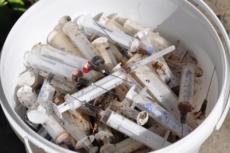 Медицинские отходы. Утилизация одноразовых шприцов алгоритм. Дезинфекция одноразовых шприцев алгоритм. Утилизация шприцов. Утилизация медицинских отходов.