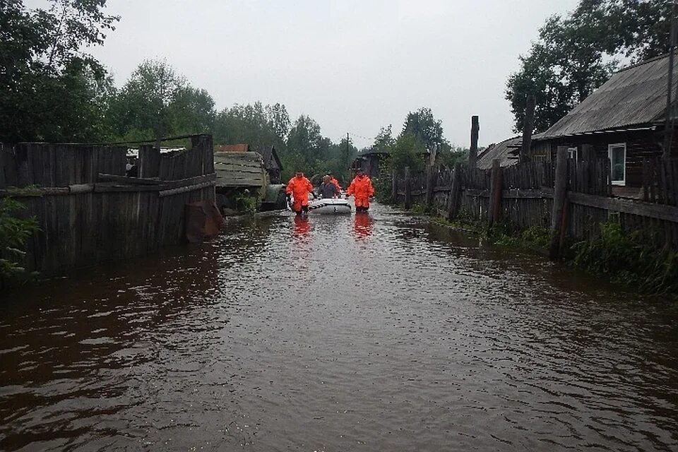 Хабаровск потоп. Паводок в хабаровском крае. Хабаровск амур наводнение. Наводнение в хабаровском крае. Тайфун в комсомольске на амуре.