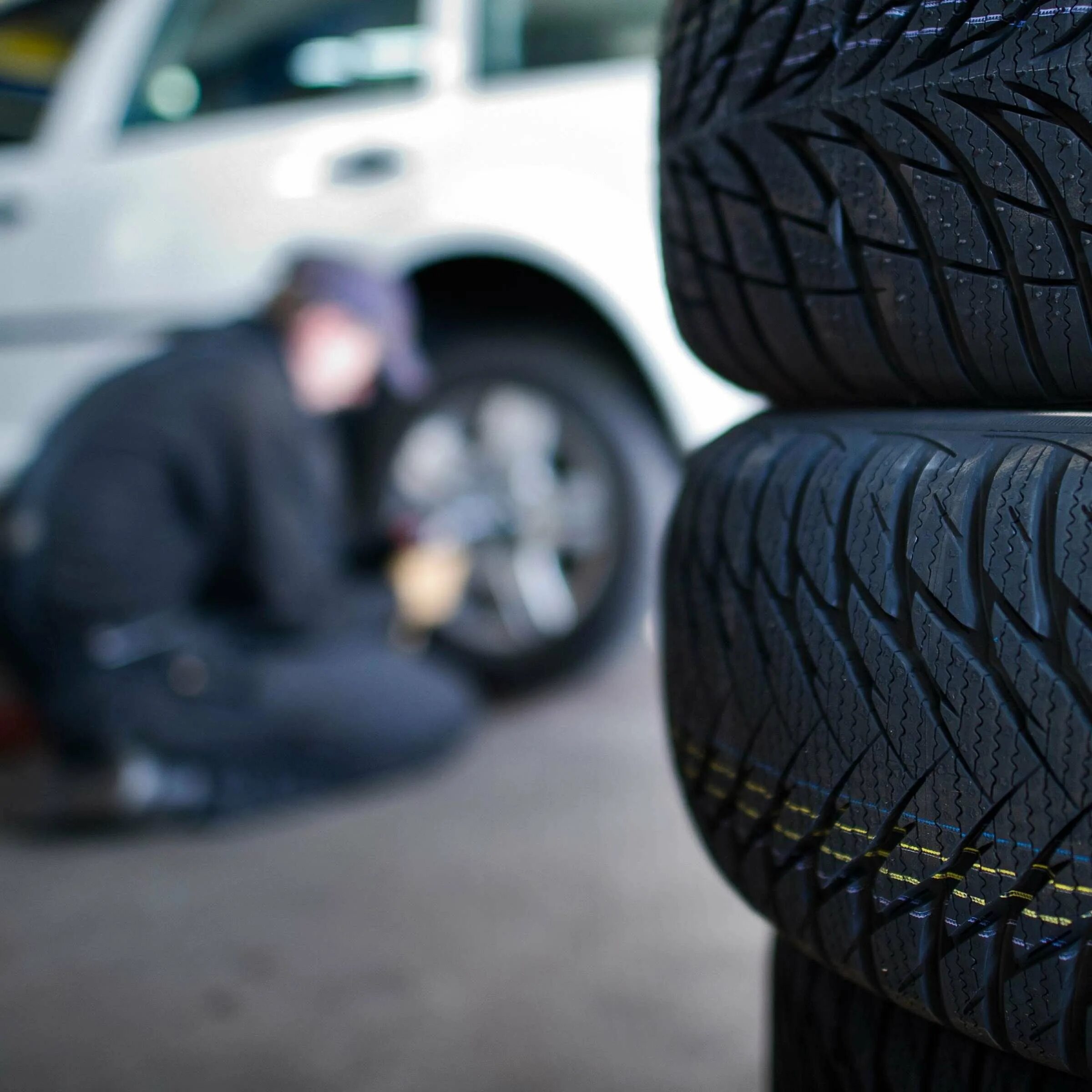 Меняем колеса на зимние. Можно ли сейчас переобуваться. Заявка на зимнюю резину. Нужно ли прикатывать резину. Можно ли сейчас переобуваться.