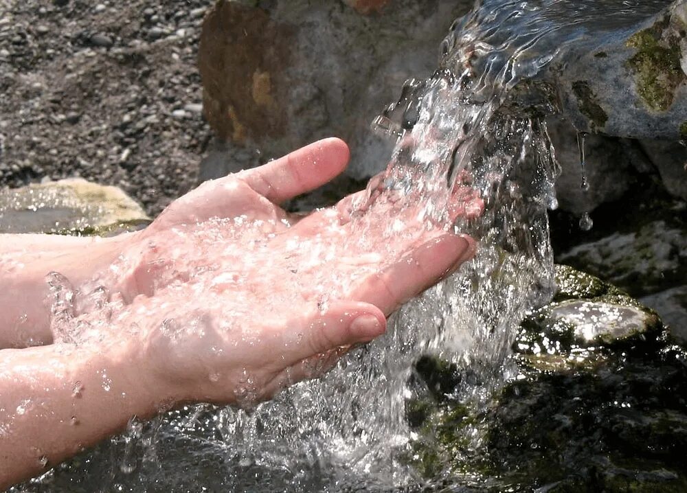 К чему снятся просящие воды. Источник воды. Родниковая вода. Минеральные источники. Чистый Родник вода.