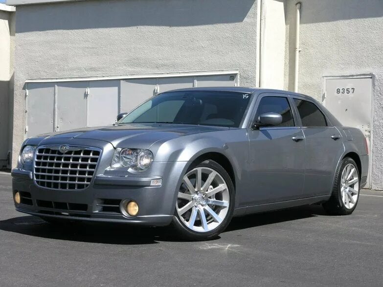 Крайслер аналог. Крайслер 300с. chrysler 300. крайслер 300с 3.5. chrysler 300c серый.