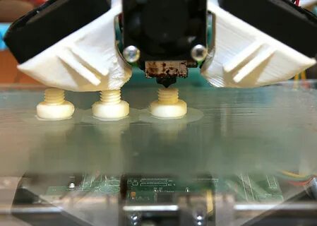 3d принтер не прилипает к столу