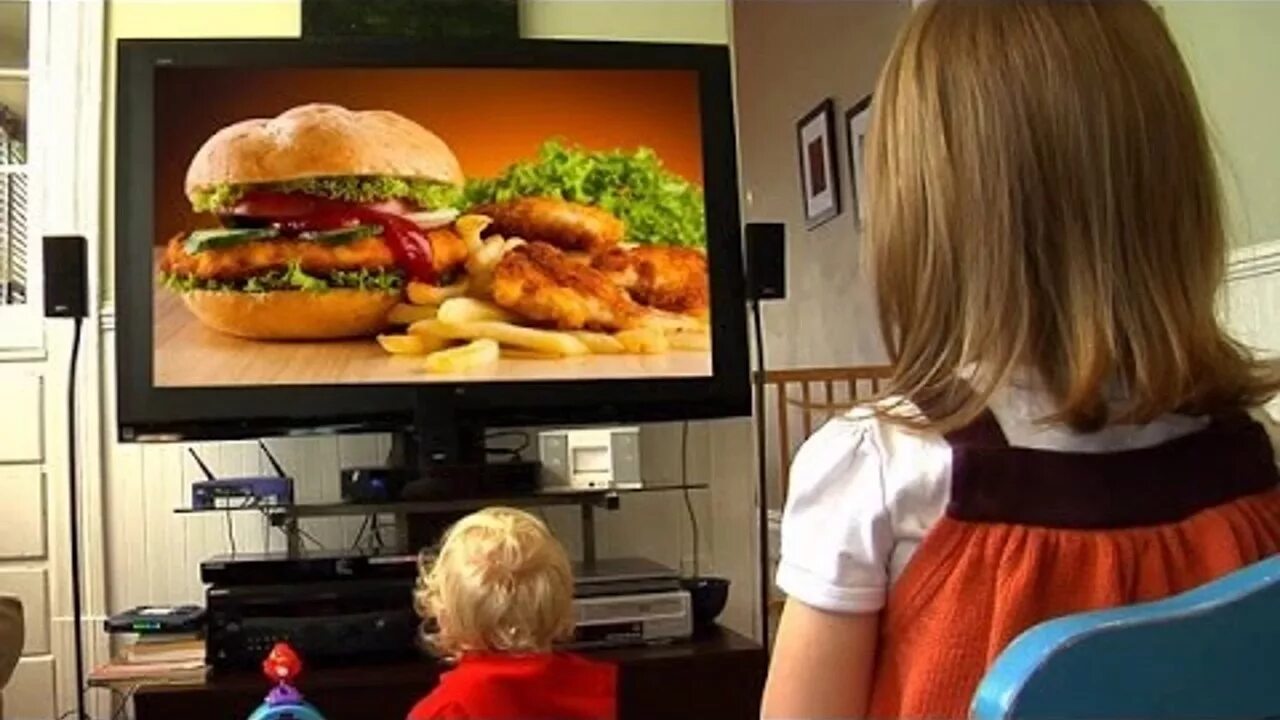 Телевизионная реклама для детей. Реклама по телевизору. Телек и еда. Реклама на телевидении примеры.
