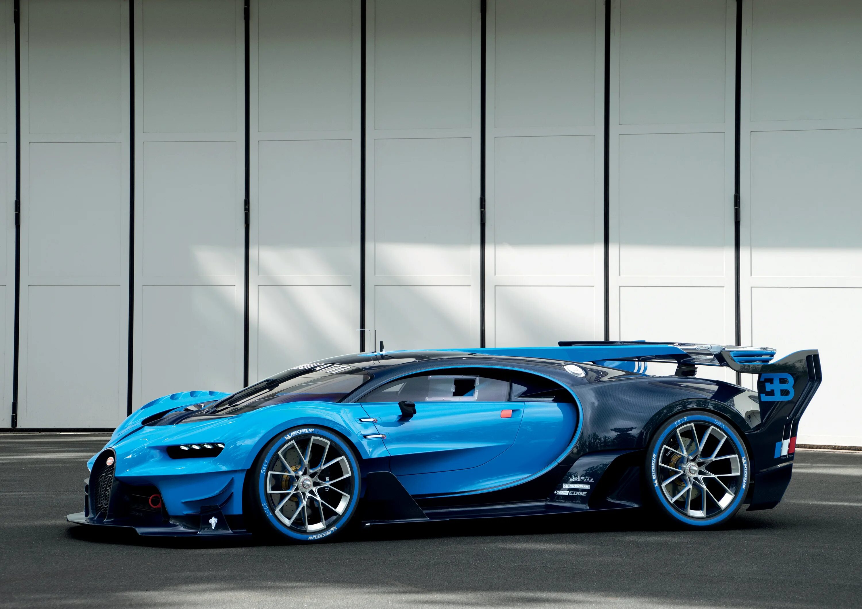 Машина быстрее бугатти. Бугатти VGT. Bugatti Vision Gran Turismo 2015. Бугатти ЧИРОН голубая. Бугатти Шерон 2015.