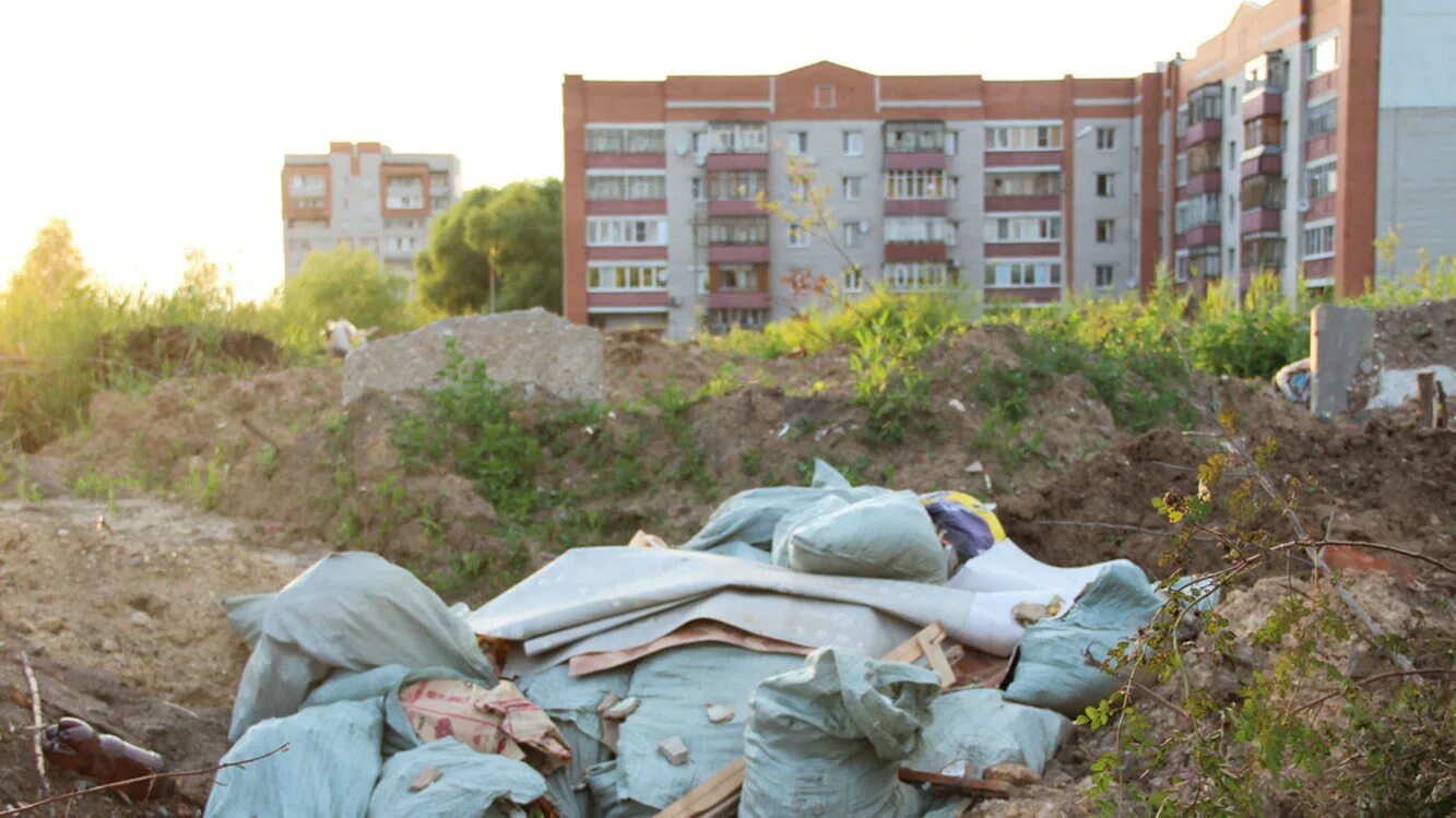 Загрязнение почвы красноярск. Загрязнение почвы городов. Загрязнение почвы городов. Загрязнение почв рб. Загрязнение почвы.