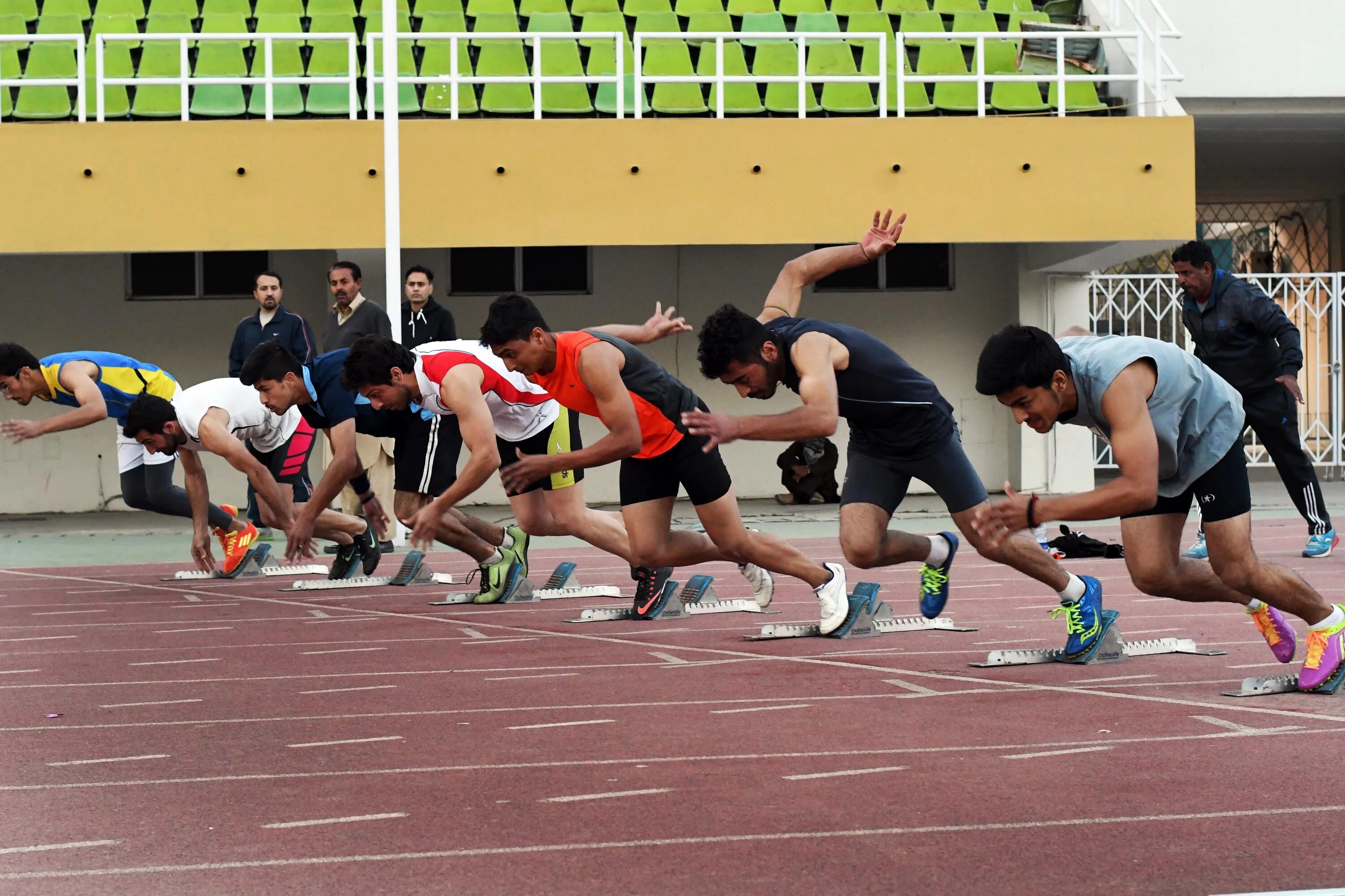 University sports festival boys athletes. Спортивные организации. Соревнования по разным видам спорта. Спортивные виды. Спортивные игры для одного человека.