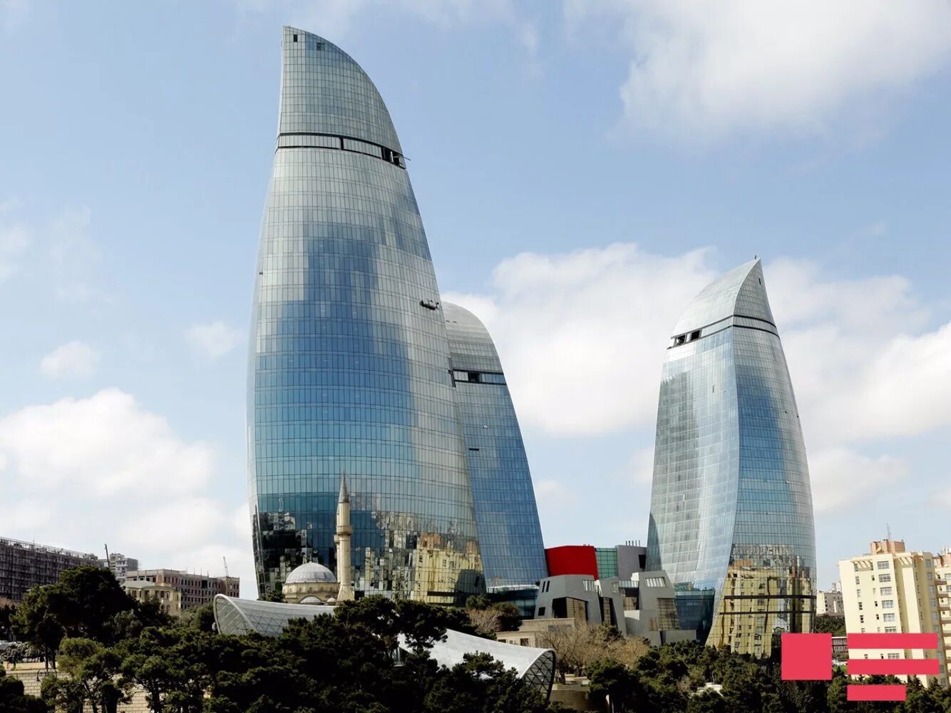 Погода в азербайджане в апреле. Alov qulleleri Baku. SOCAR Tower Азербайджан. Азербайджан крупные компании.