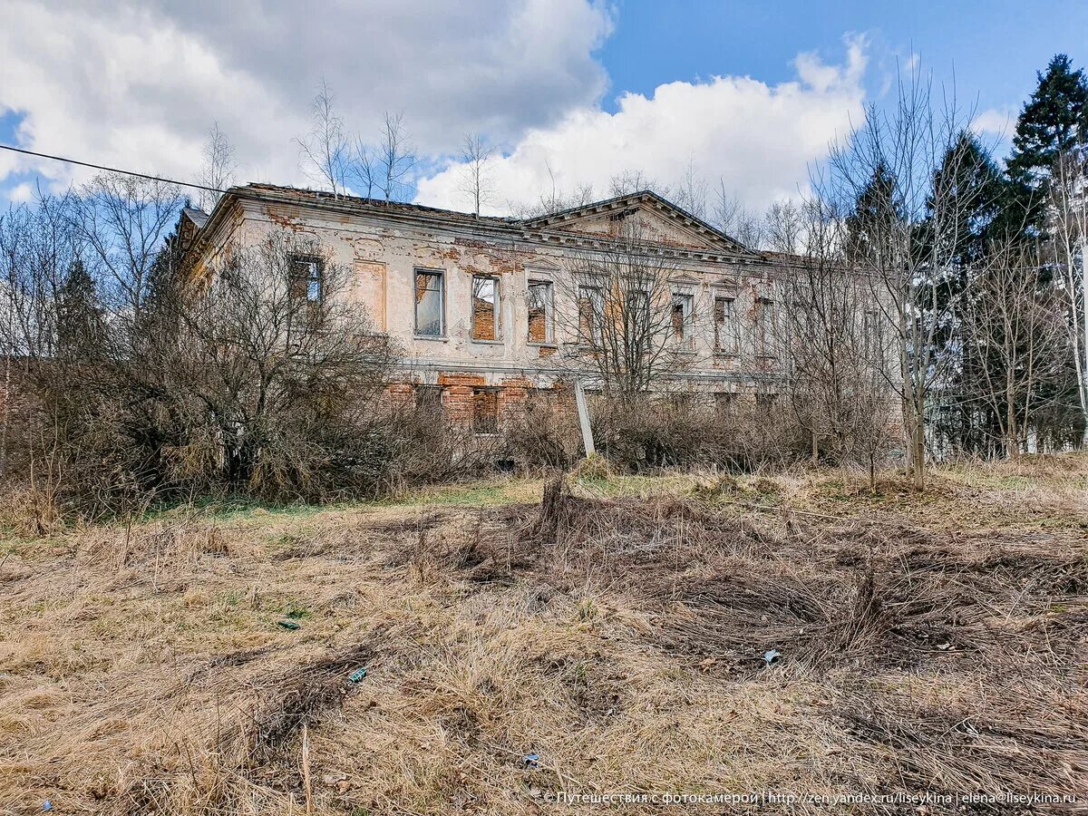 Поместьев. Коломна Щурово заброшенная усадьба. Ахлебинино Кострома усадьба Рылеевых. Заброшенные литературные усадьбы Костромской области. Заброшенные усадьбы Костромской области.