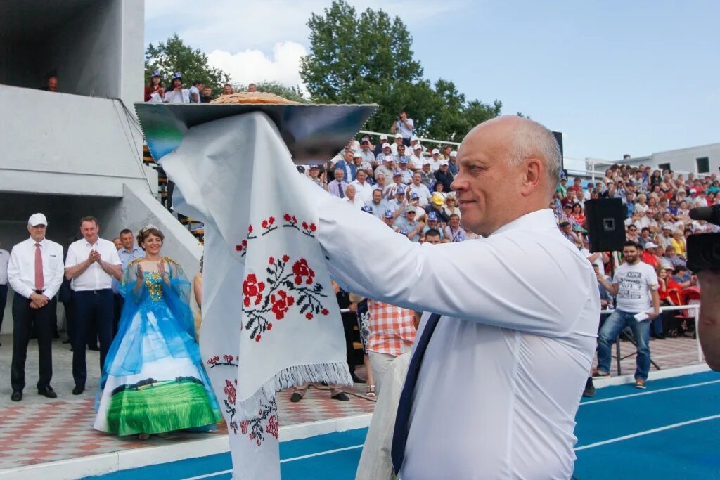 Нижняя омка королева спорта. Нижняя омка королева спорта. Нижняя омка омская область. Погода в н омке на 14. Королева спорта в оконешниково.