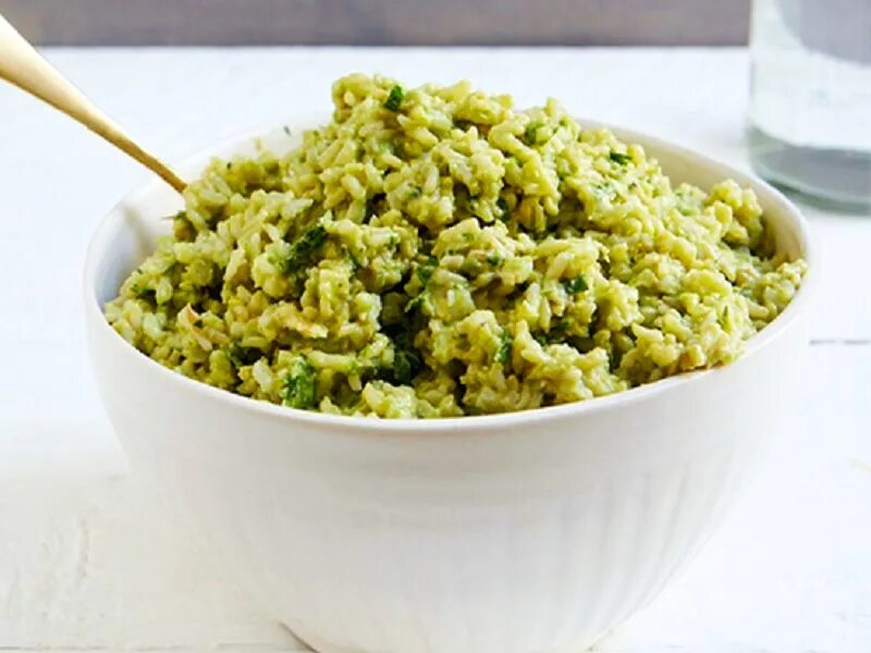 пшенка с авокадо. салат из черной фасоли. донбури с лососем и авокадо. салат с лососем и рисом. рис с авокадо.