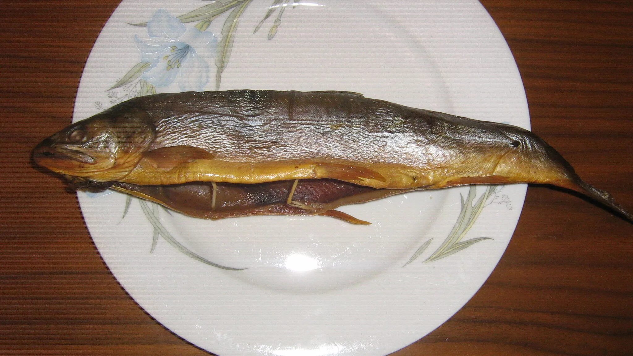 Голец холодного копчения 1кг. Рыба голец горячего копчения. Голец рыба копченая. Копчение гольца. Рыба голец горячего копчения.