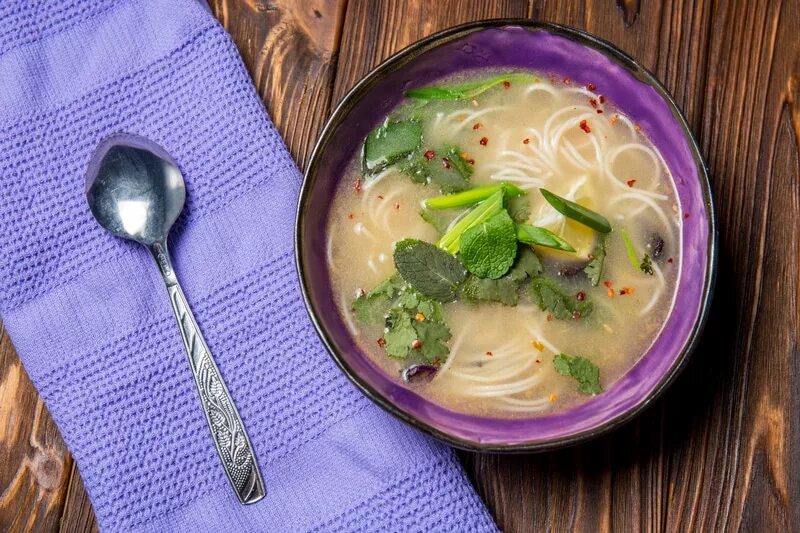 необычный суп. коренья для супа. желтый гаспачо. рецепт необычного супа. буйабес — bouillabaisse.