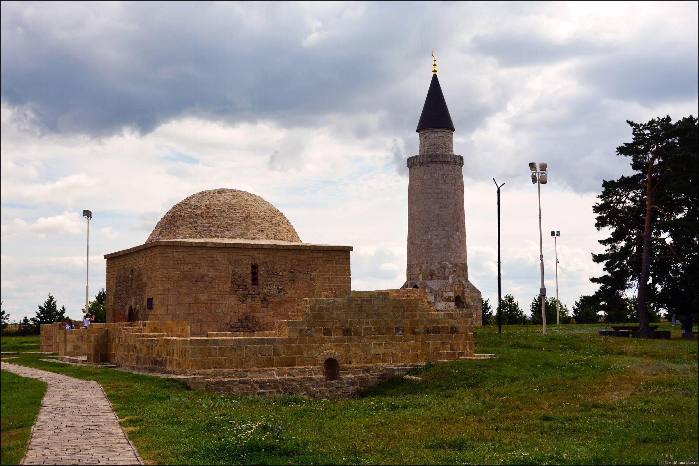 Древний Булгар (ныне Болгар). Большой минарет Болгар. Белая палата в Булгаре. Булгар Восточный мавзолей внутри.