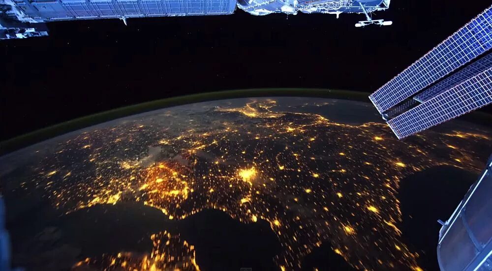 Информация в реальном времени. Вид земли из космоса. Ночная земля из космоса. МКС С земли. Вид на землю с МКС.