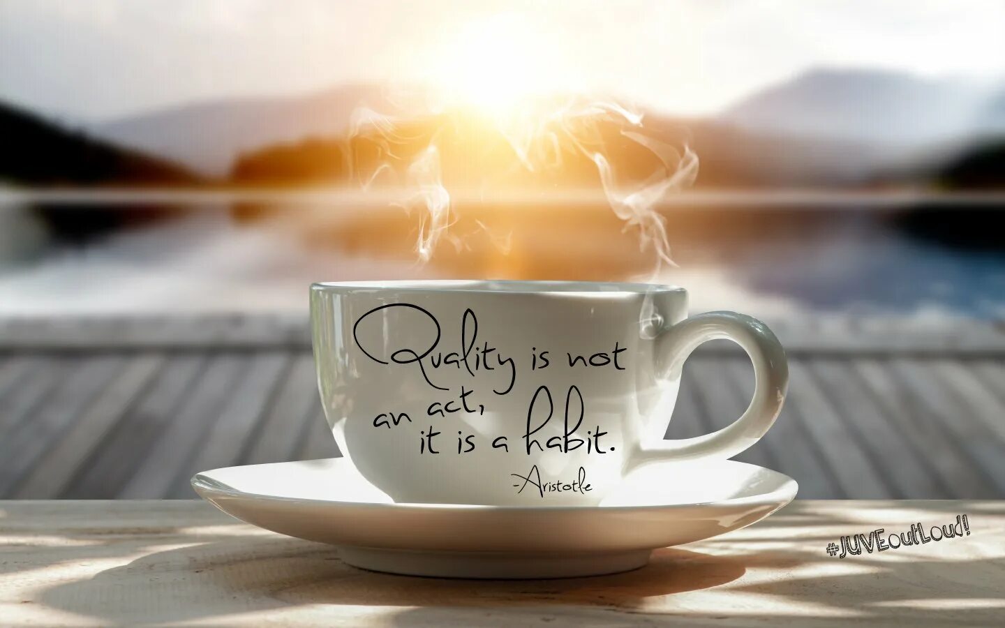 Утро ди. Кофе и море. Утро кофе солнце. Солнце в чашке кофе. Утро рассвет кофе.