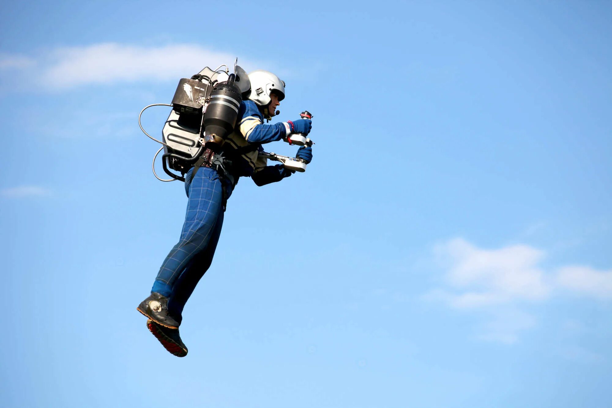 Включи летающий человек. Jetpack Aviation jb10. Реактивный ранец Jetpack. Jetpack Aviation ранец.