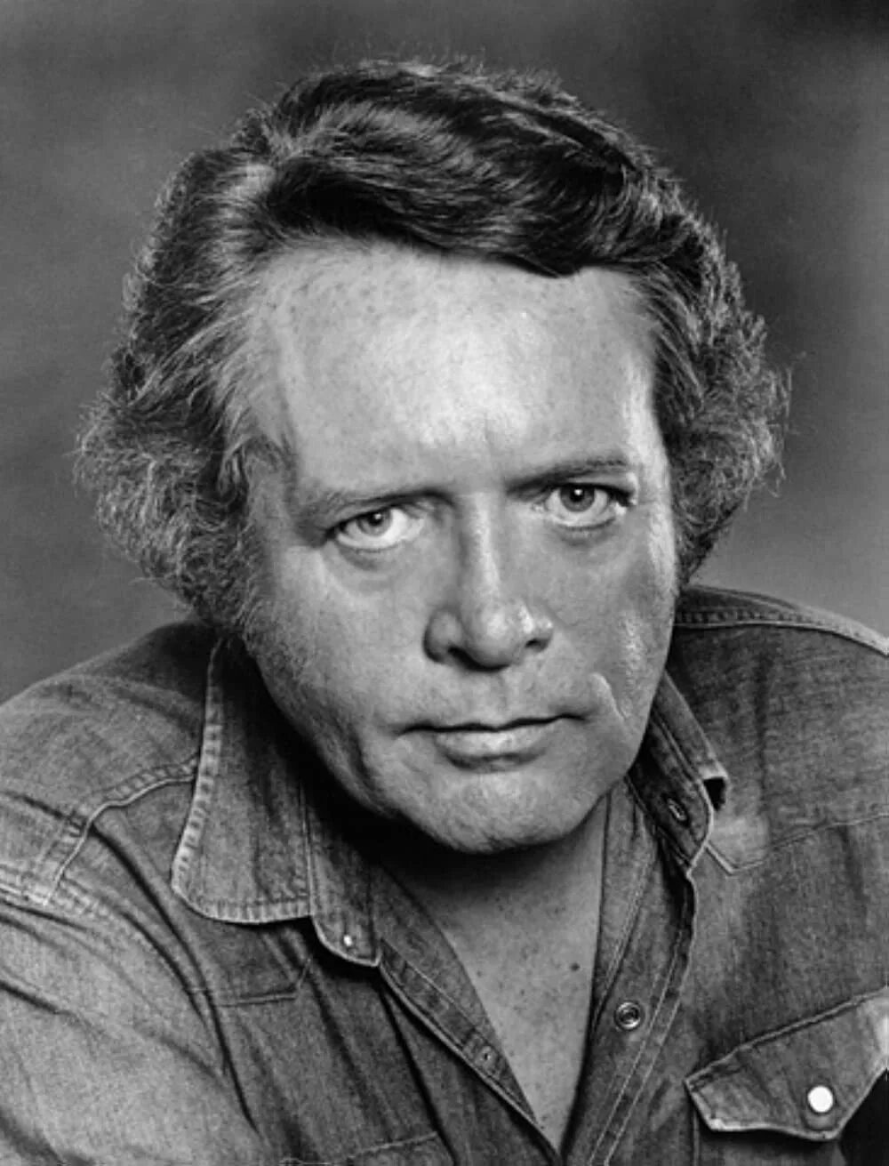 Па́трик джо́зеф макгу́эн. Актер патрик макгуэн. Па́трик джо́зеф макгу́эн. Па́трик джо́зеф макгу́эн. Патрик макгуэн в молодости.