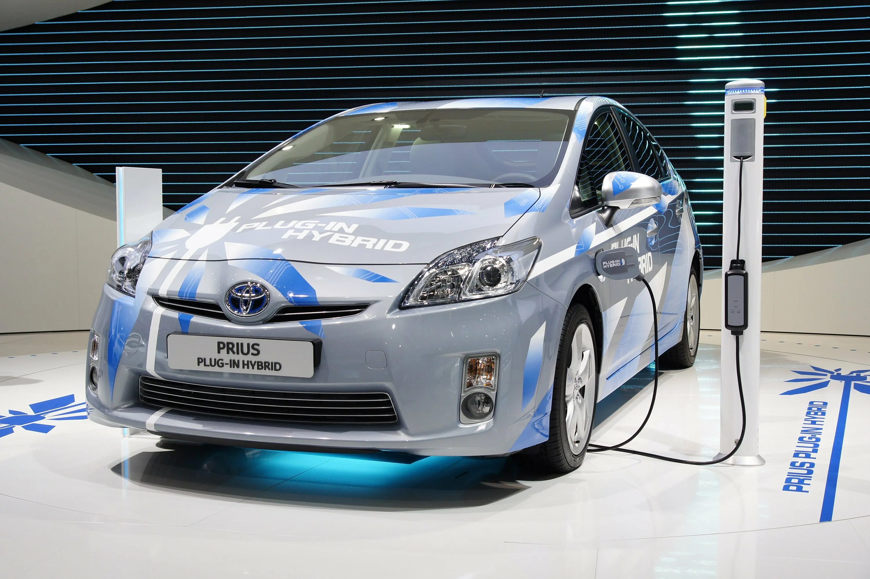 Toyota электромобиль Приус 2020. Гибридная Тойота Приус. Тойота Prius Hybrid. Тойота Приус гибрид 2009. Авто гибриды цена