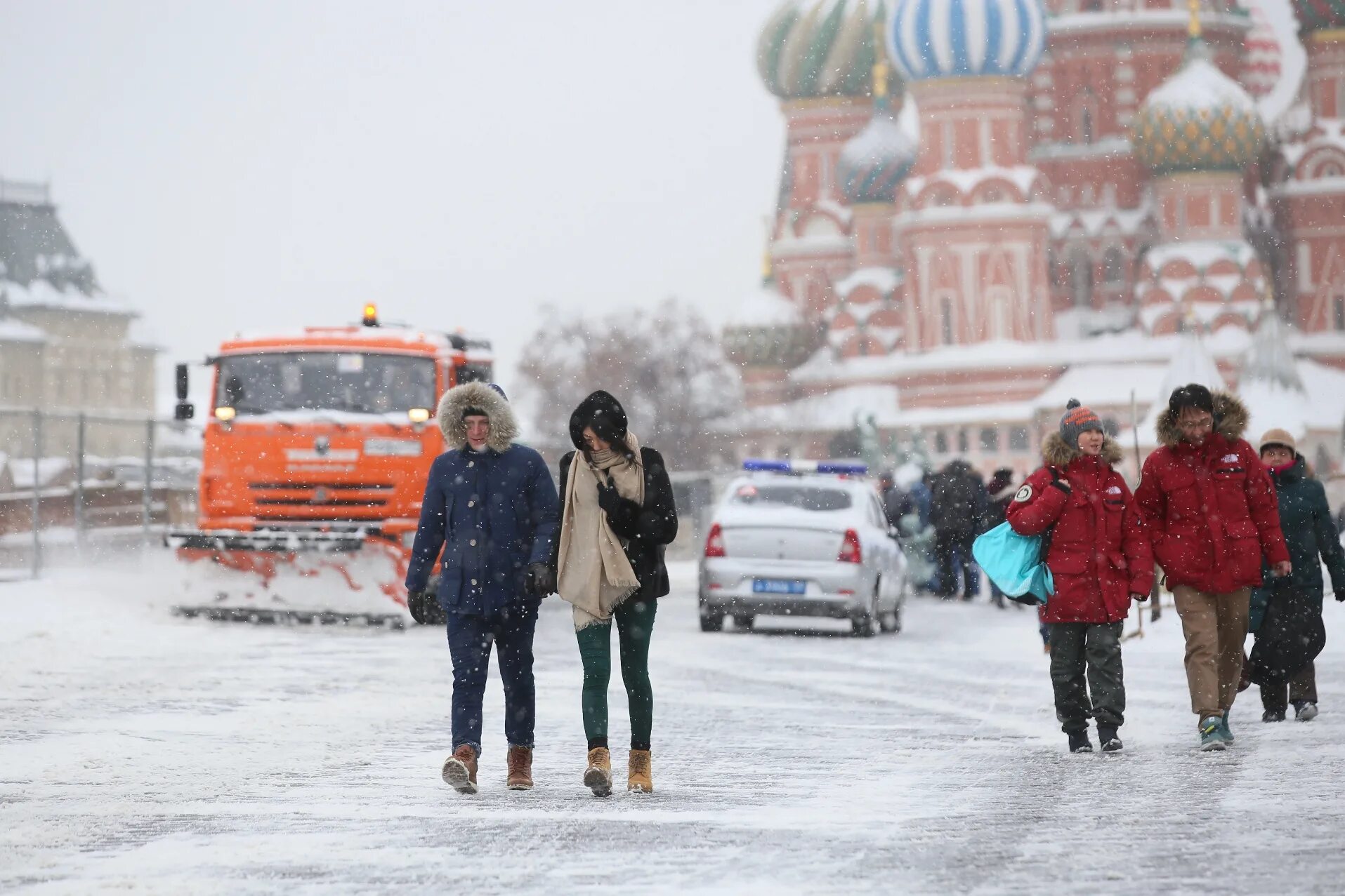 Москва зима люди. Жители Москвы зимой. Люди в Москве зимой. Я В Москве зима.