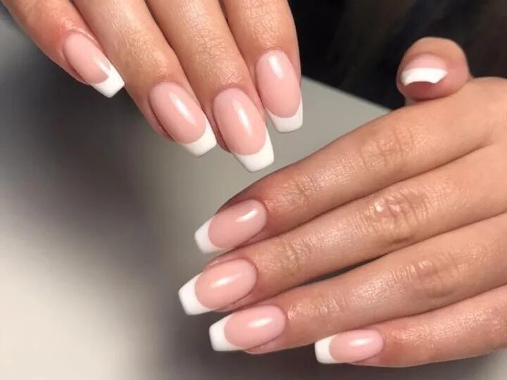 Френч на овал и миндаль. French nails самара. Французский маникюр белый. Френч с растушевкой белый. Хрустальный френч.