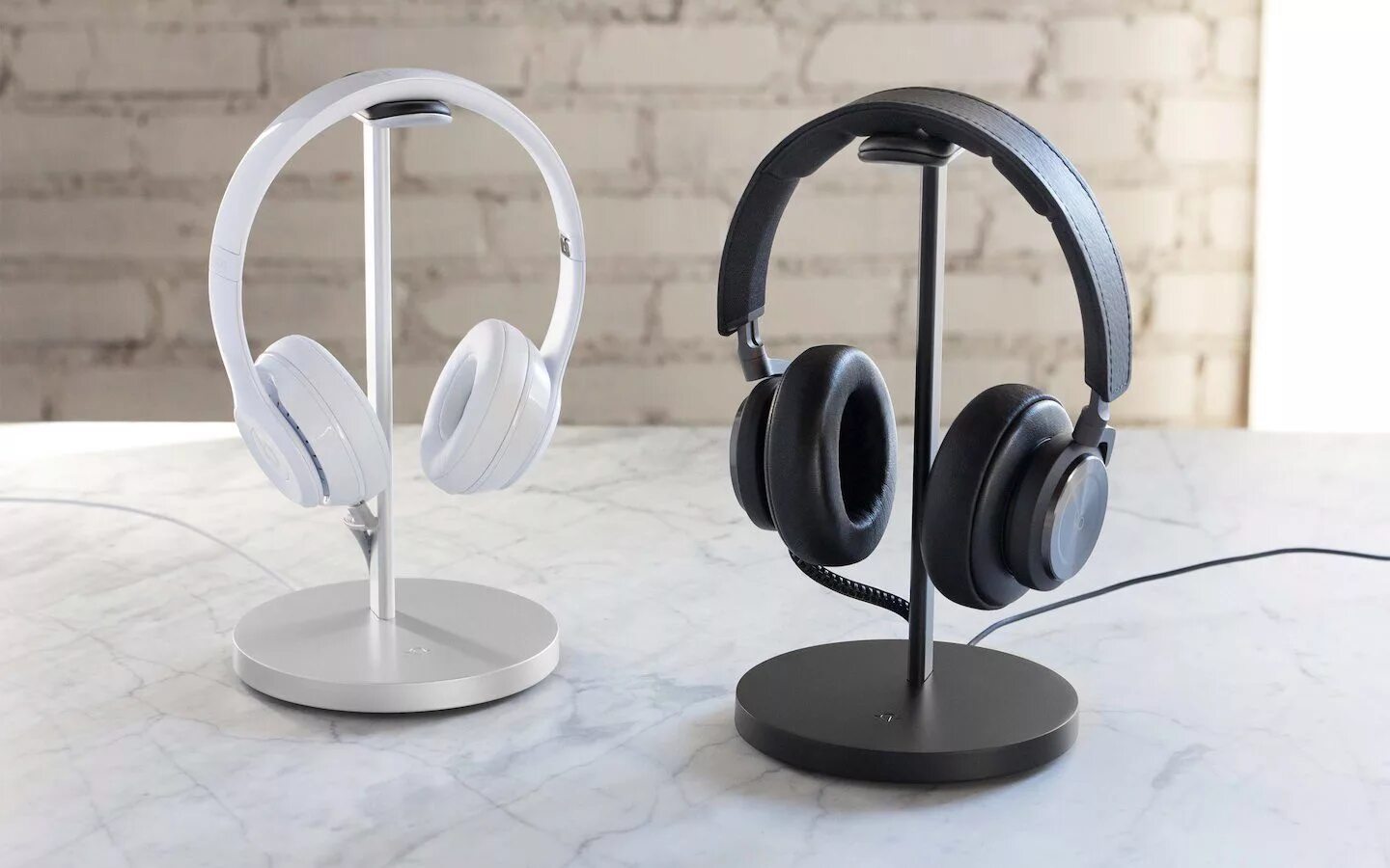 Зарядка для беспроводных наушников купить. Wireless Headset наушники 2gh. Подставка для наушников. Наушники с док станцией. Подставка для проводных наушников.