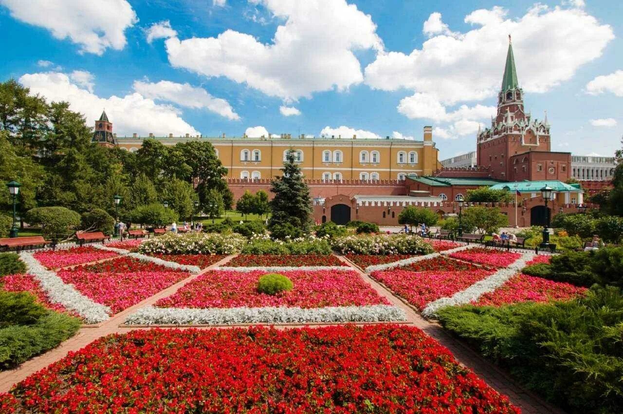 Сады московского кремля. Александровский парк Моква. Александровский сад Москва. Москва красная площадь Александровский сад. Москва Кремль Александровский сад.