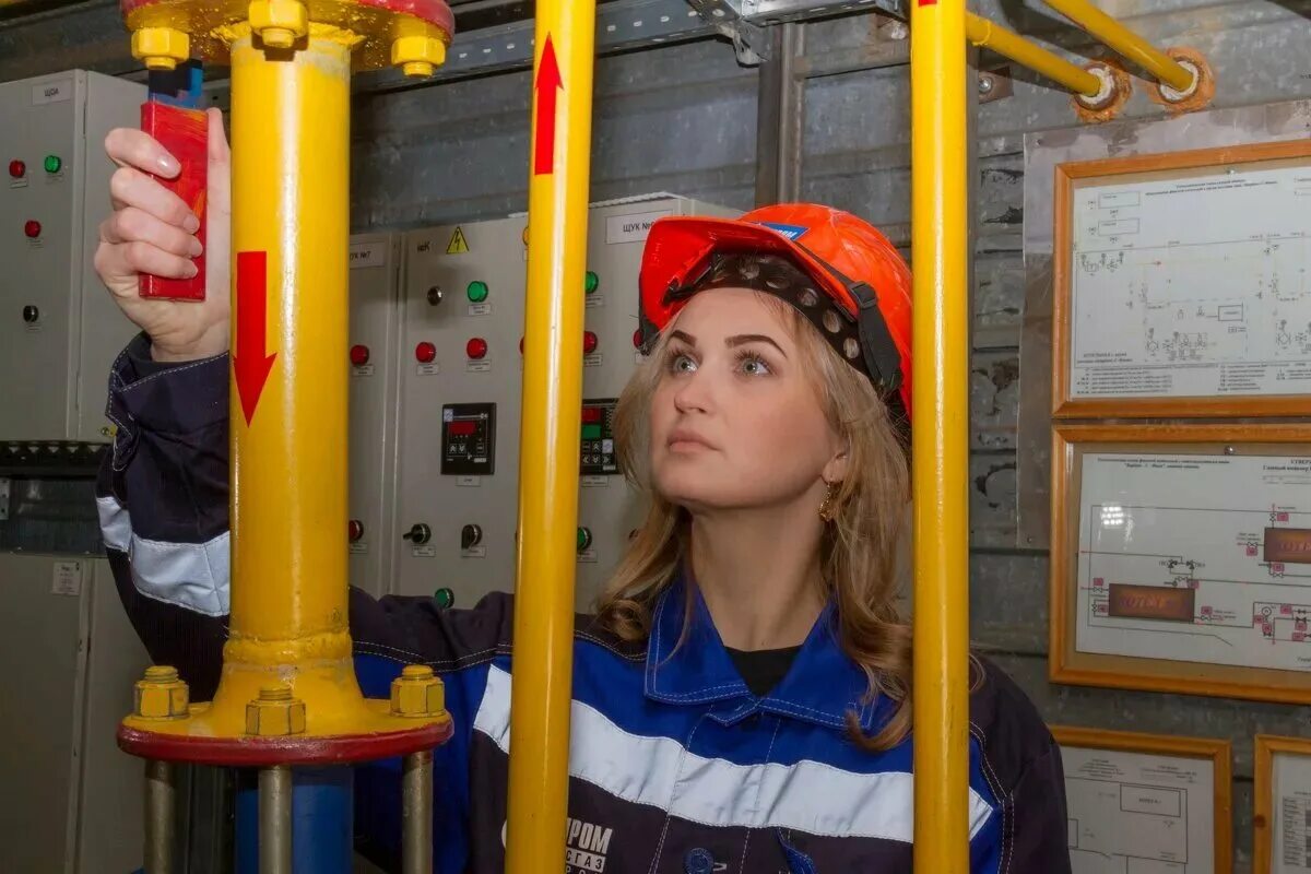 Сколько операторов котельной. Оператор котельной. кот оператор. оператор газовой котельной. профессия оператор котельной.