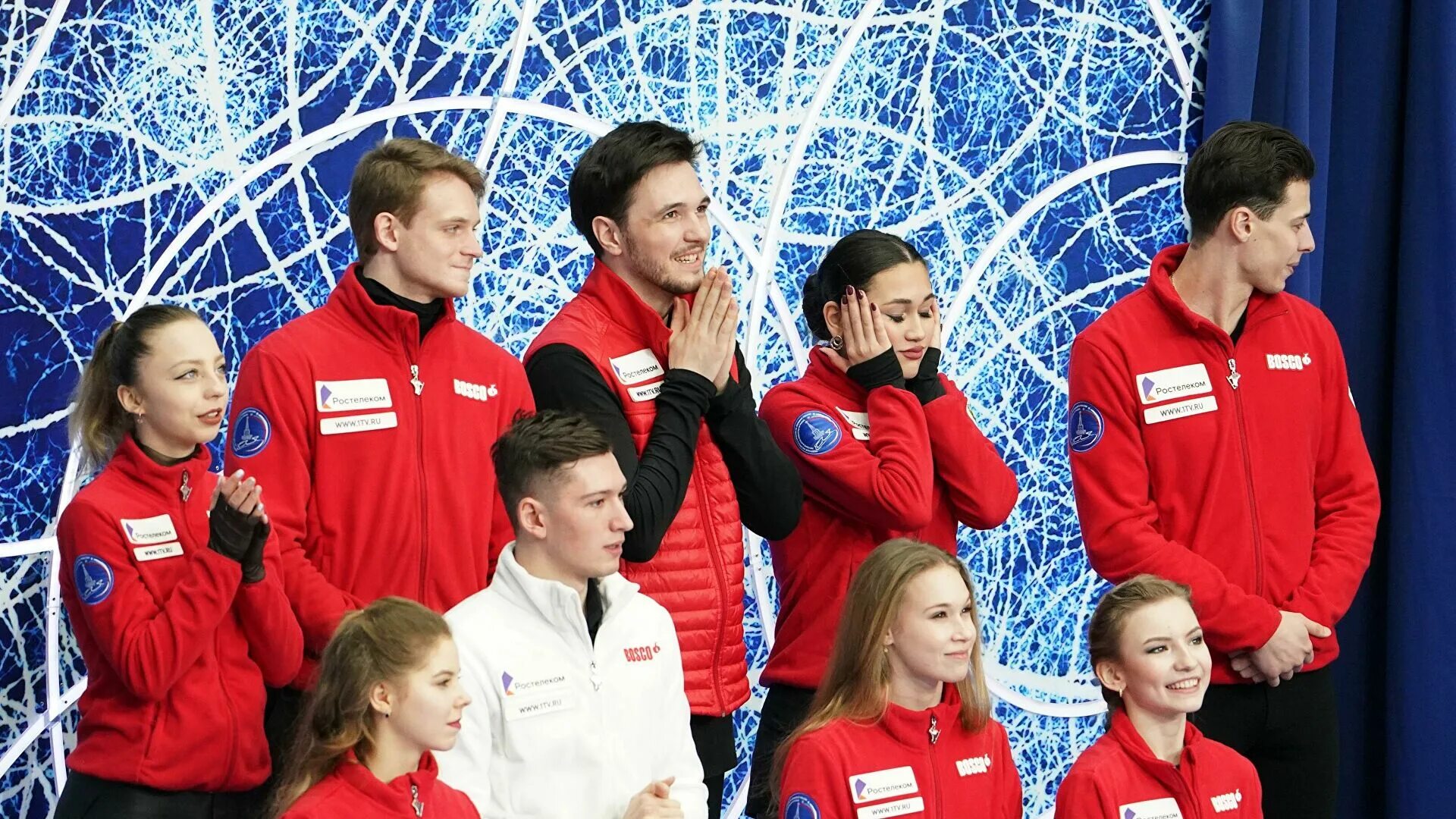 Чемпионат россии по прыжкам награждение. Командный прыжковый турнир по фигурном. Сайт первого канала фигурное катание. Турнир по фигурному катанию «кубок первого канала». Кубок первого канала по фигурному катанию прыжковый турнир.